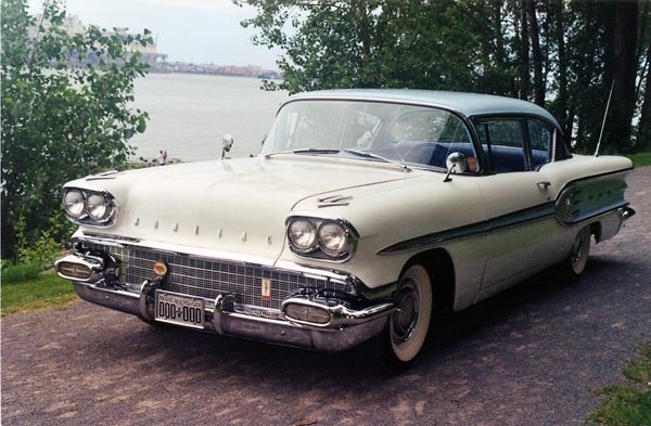 Comme la Chevrolet et la Pontiac am ricaine la Pontiac canadienne 1958 